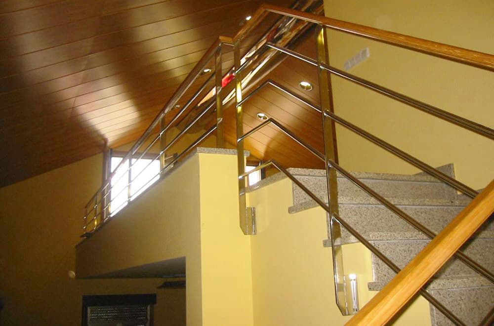 Disponemos de barandillas interiores y exteriores
