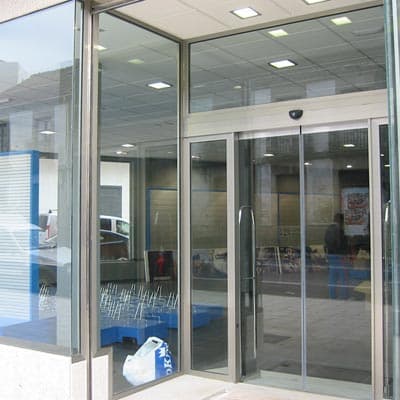 Algunas de las puertas de aluminio o PVC que hemos instalado